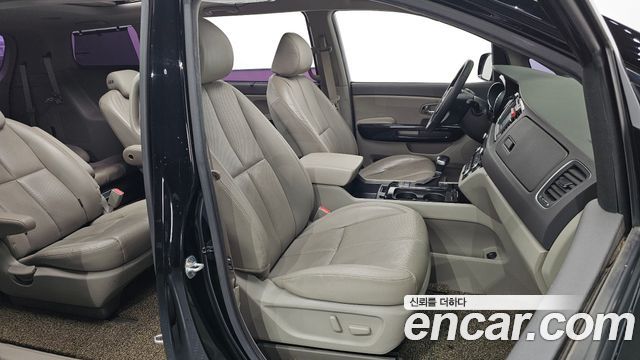 Kia Canival 2017 — photo 10