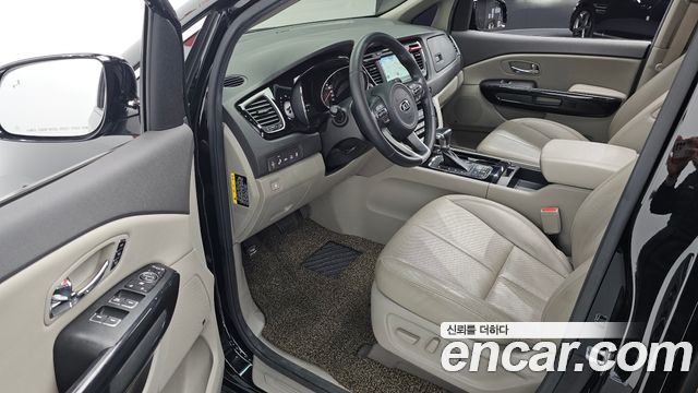 Kia Canival 2017 — photo 11