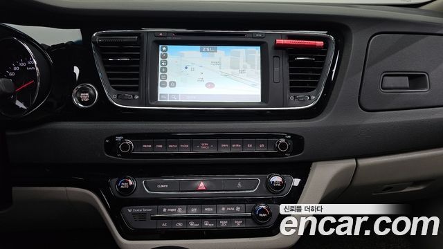 Kia Canival 2017 — photo 14