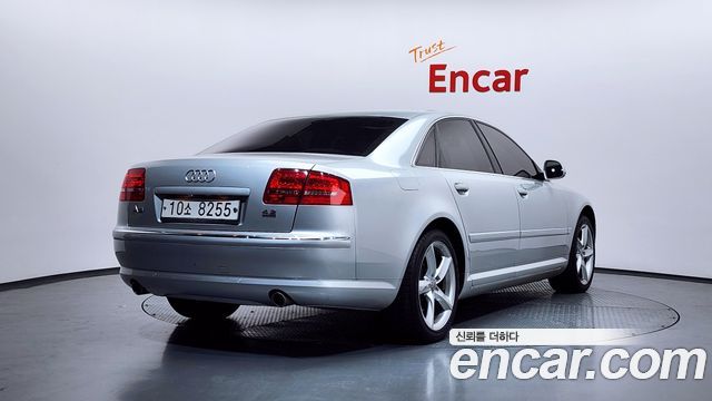 Audi A8 2010 — photo 2