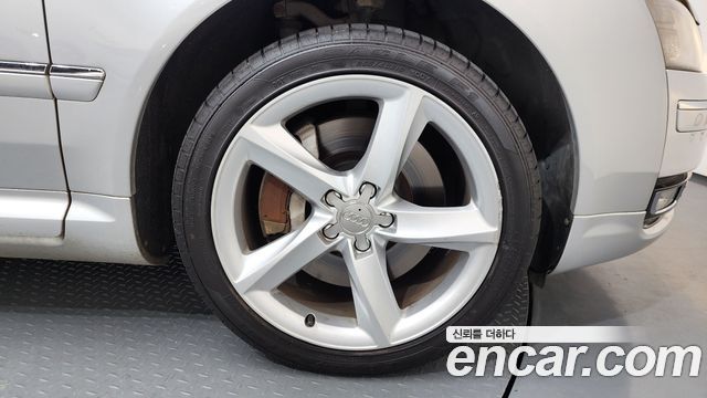 Audi A8 2010 — photo 5