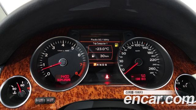 Audi A8 2010 — photo 8