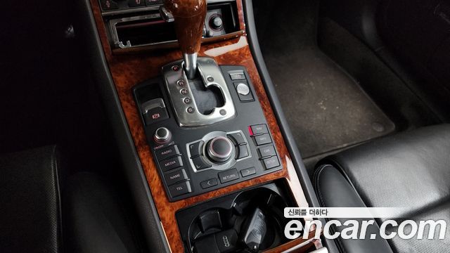 Audi A8 2010 — photo 9