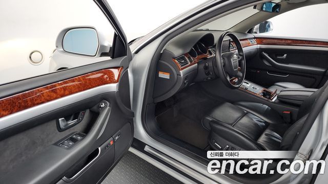 Audi A8 2010 — photo 10