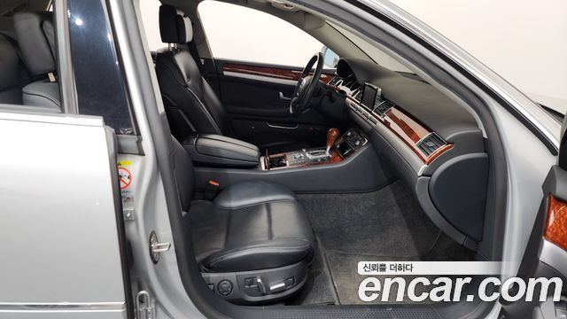 Audi A8 2010 — photo 11