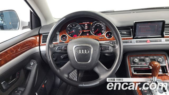 Audi A8 2010 — photo 13