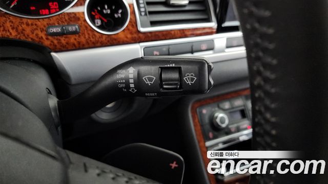Audi A8 2010 — photo 15