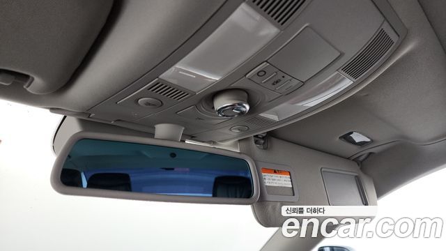 Audi A8 2010 — photo 17