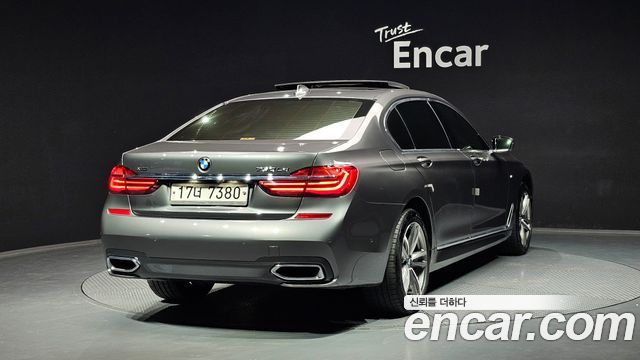 BMW 7-Series 2017 — photo 2