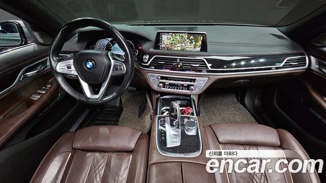 BMW 7-Series 2017 — photo 7