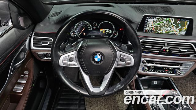 BMW 7-Series 2017 — photo 13