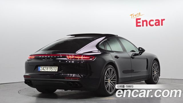 Porsche Panamera 2018 — photo 2