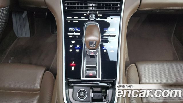 Porsche Panamera 2018 — photo 9