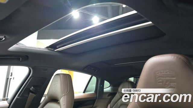 Porsche Panamera 2018 — photo 18