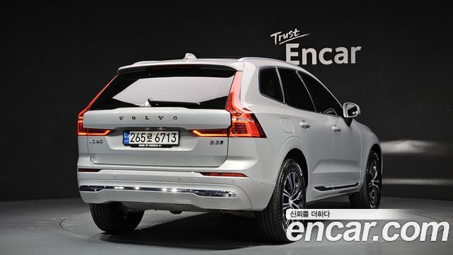 Volvo XC60 2022 — photo 2