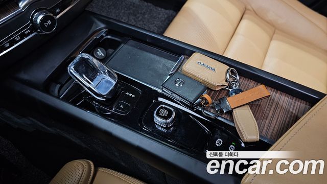 Volvo XC60 2022 — photo 9