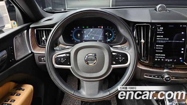 Volvo XC60 2022 — photo 13