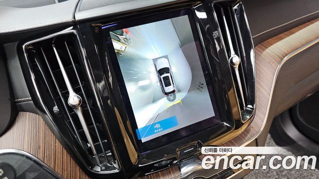 Volvo XC60 2022 — photo 15