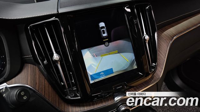 Volvo XC60 2022 — photo 16