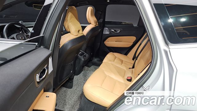 Volvo XC60 2022 — photo 17
