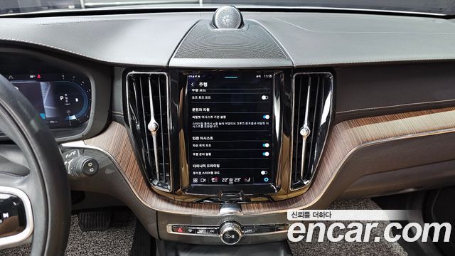 Volvo XC60 2022 — photo 18