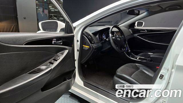 Hyundai Sonata 2011 — photo 11