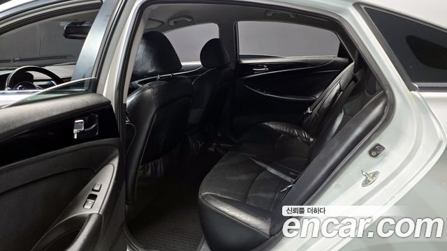 Hyundai Sonata 2011 — photo 12