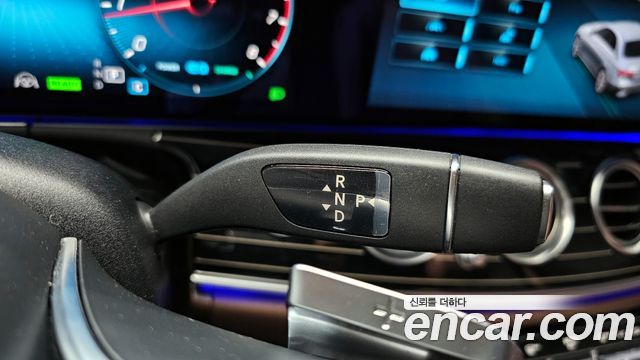 Mercedes-Benz E-Class 2021 — photo 9