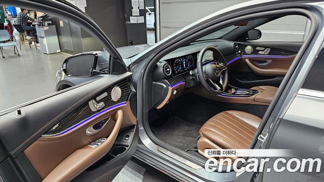 Mercedes-Benz E-Class 2021 — photo 10