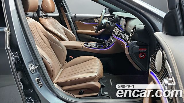 Mercedes-Benz E-Class 2021 — photo 11