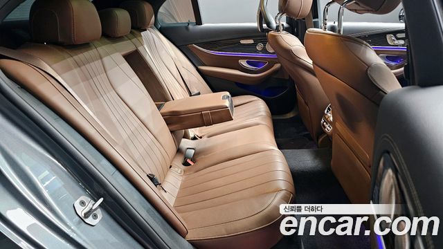 Mercedes-Benz E-Class 2021 — photo 12