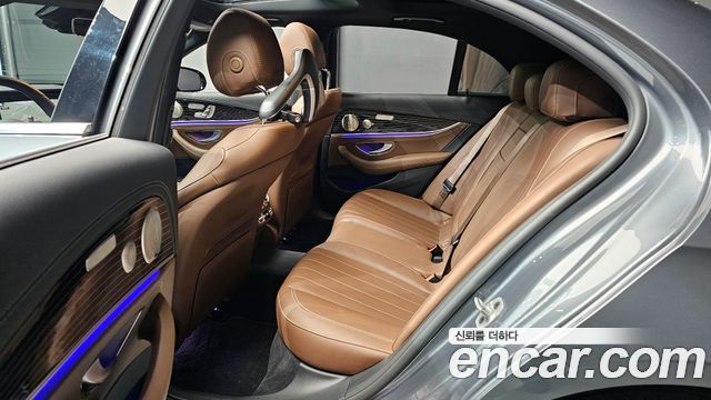 Mercedes-Benz E-Class 2021 — photo 13