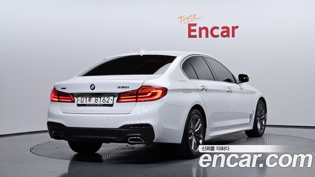 BMW 5-Series 2018 — photo 2