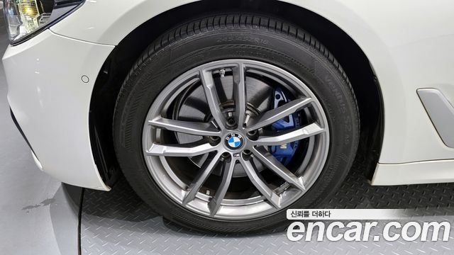 BMW 5-Series 2018 — photo 5