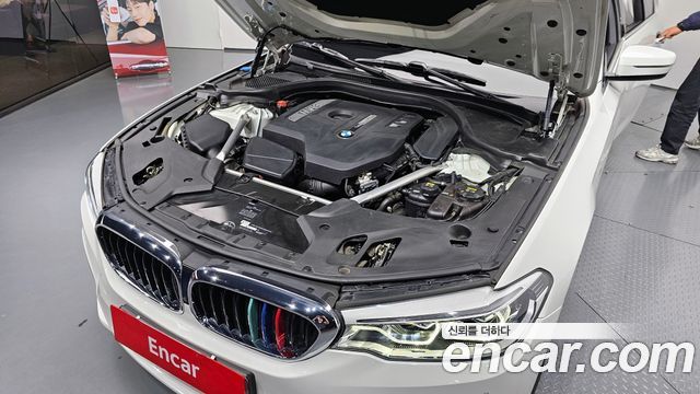 BMW 5-Series 2018 — photo 6