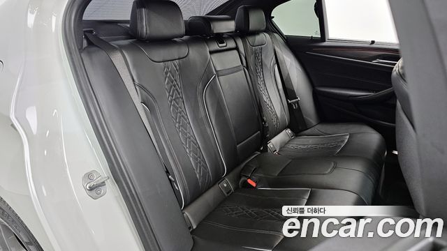 BMW 5-Series 2018 — photo 12