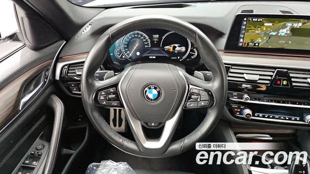 BMW 5-Series 2018 — photo 13