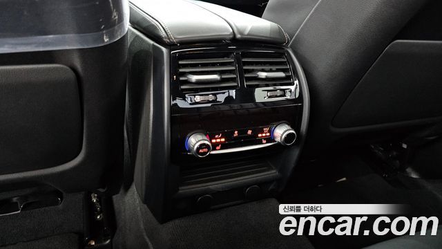 BMW 5-Series 2018 — photo 19