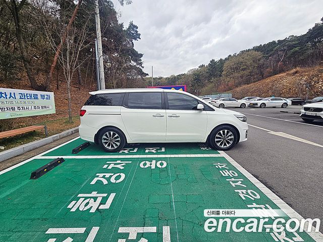 Kia Canival 2015 — photo 4