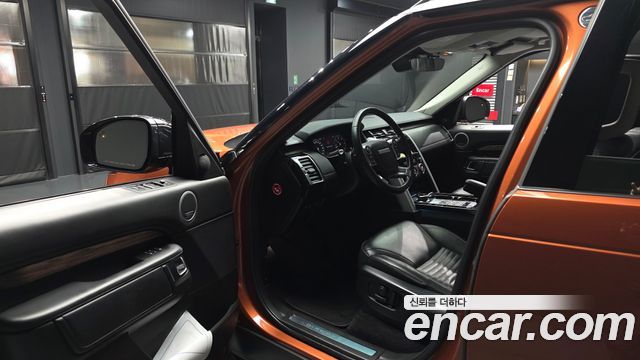 Land Rover Discovery 2018 — photo 10