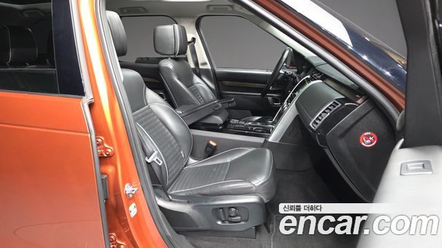 Land Rover Discovery 2018 — photo 11