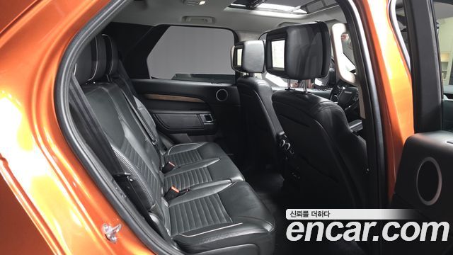 Land Rover Discovery 2018 — photo 12