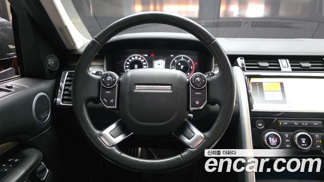 Land Rover Discovery 2018 — photo 13