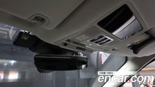 Land Rover Discovery 2018 — photo 17
