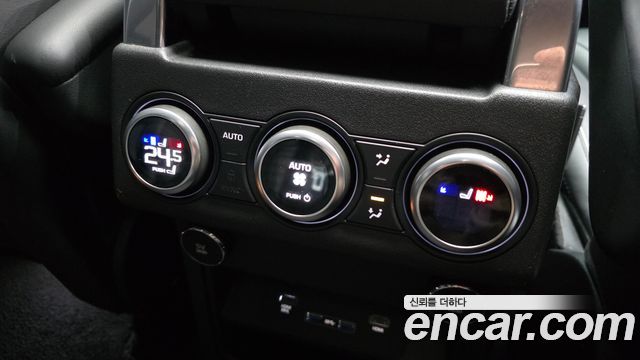Land Rover Discovery 2018 — photo 19