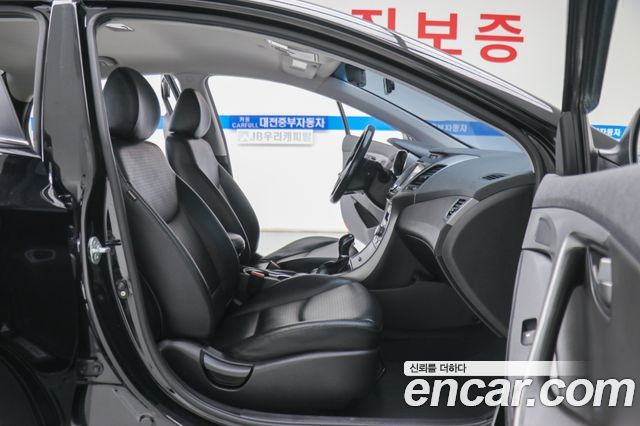Hyundai AVANTE 2014 — photo 10