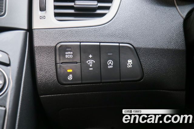 Hyundai AVANTE 2014 — photo 12