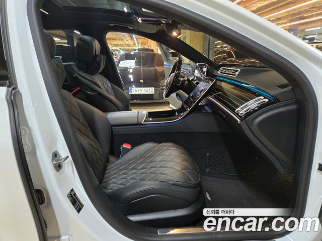 Mercedes-Benz S-Class 2024 — photo 12