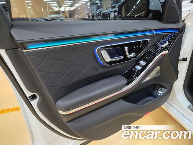 Mercedes-Benz S-Class 2024 — photo 14