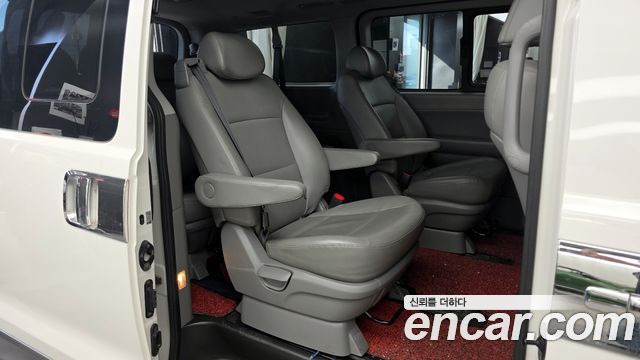 Hyundai Starex 2019 — photo 12